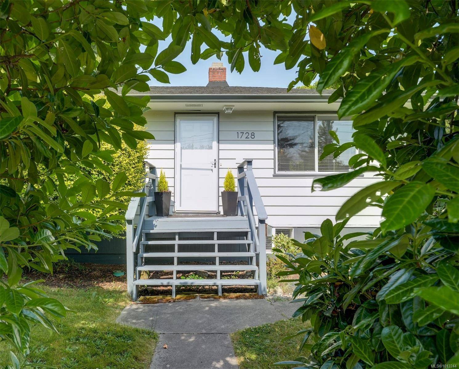 Victoria, BC V8R 5A4,1728 Foul Bay Rd