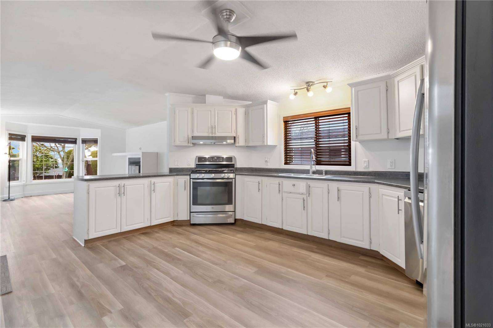 Central Saanich, BC V8M 2B6,7583 Central Saanich Rd #31