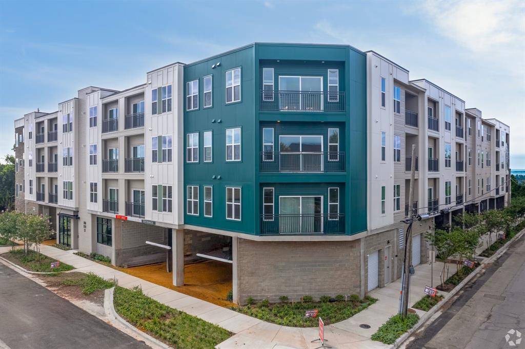 Dallas, TX 75208,596 W 9th Street #320