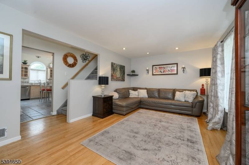 Rahway City, NJ 07065,527 Albermarle Street