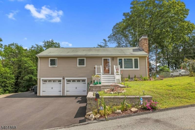 Hopatcong Boro, NJ 07874,17 Center St