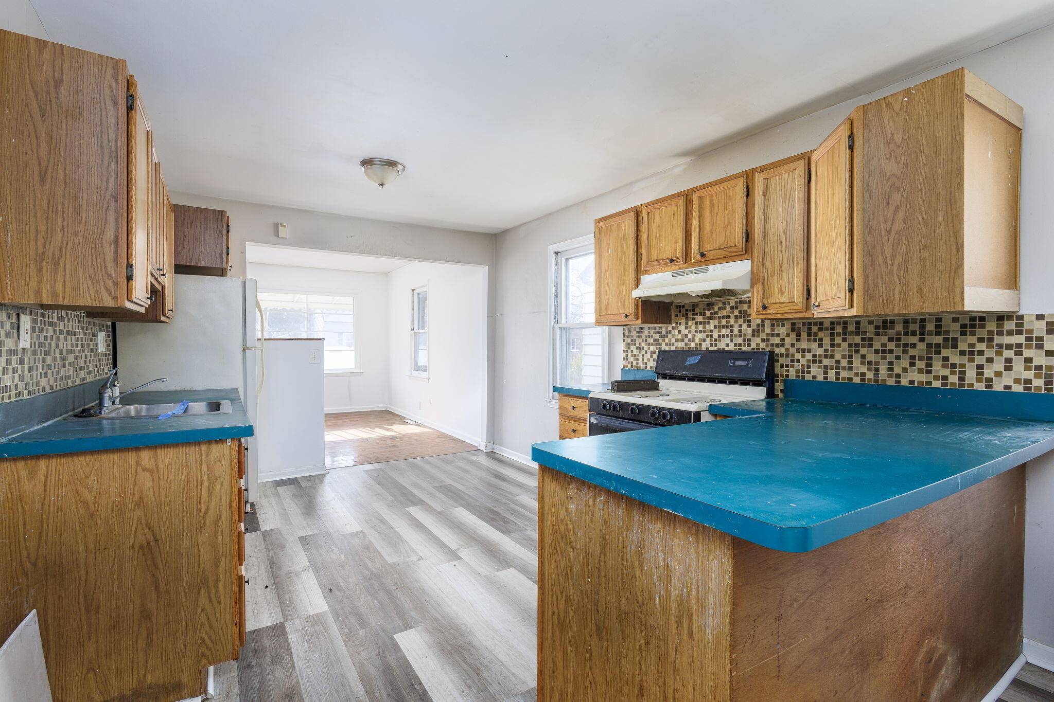 Hazel Park, MI 48030,621 E Meyers AVE