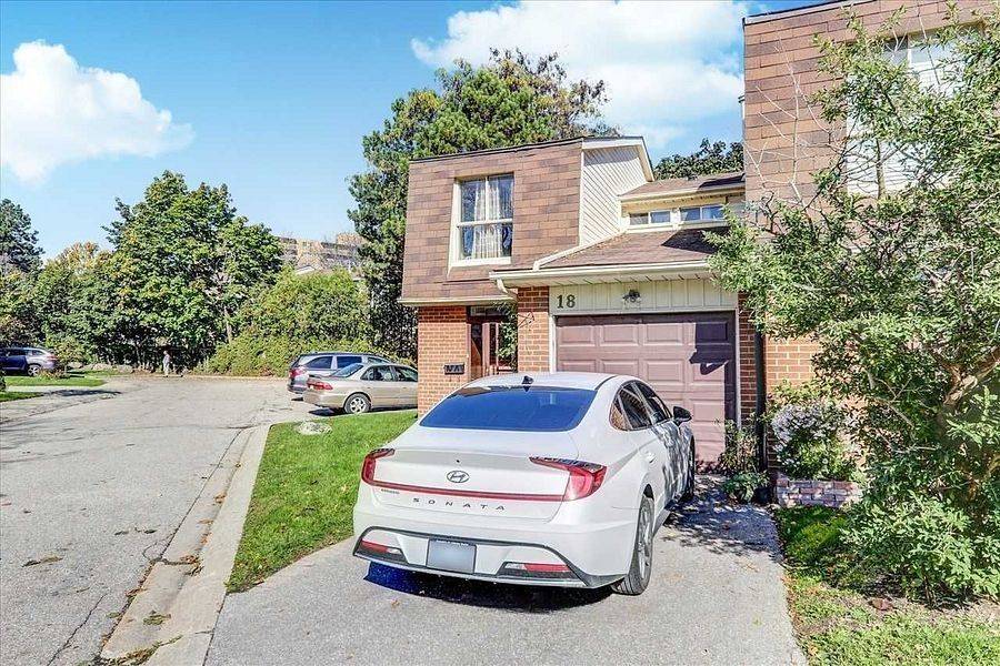 Toronto E04, ON M1P 4S3,40 Dundalk DR #18