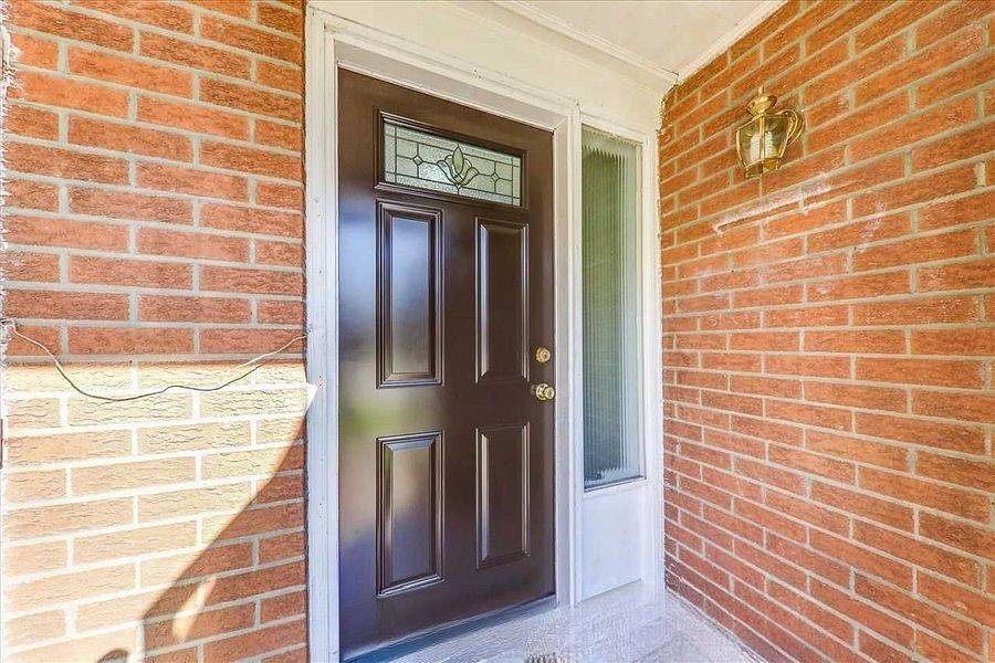 Toronto E04, ON M1P 4S3,40 Dundalk DR #18