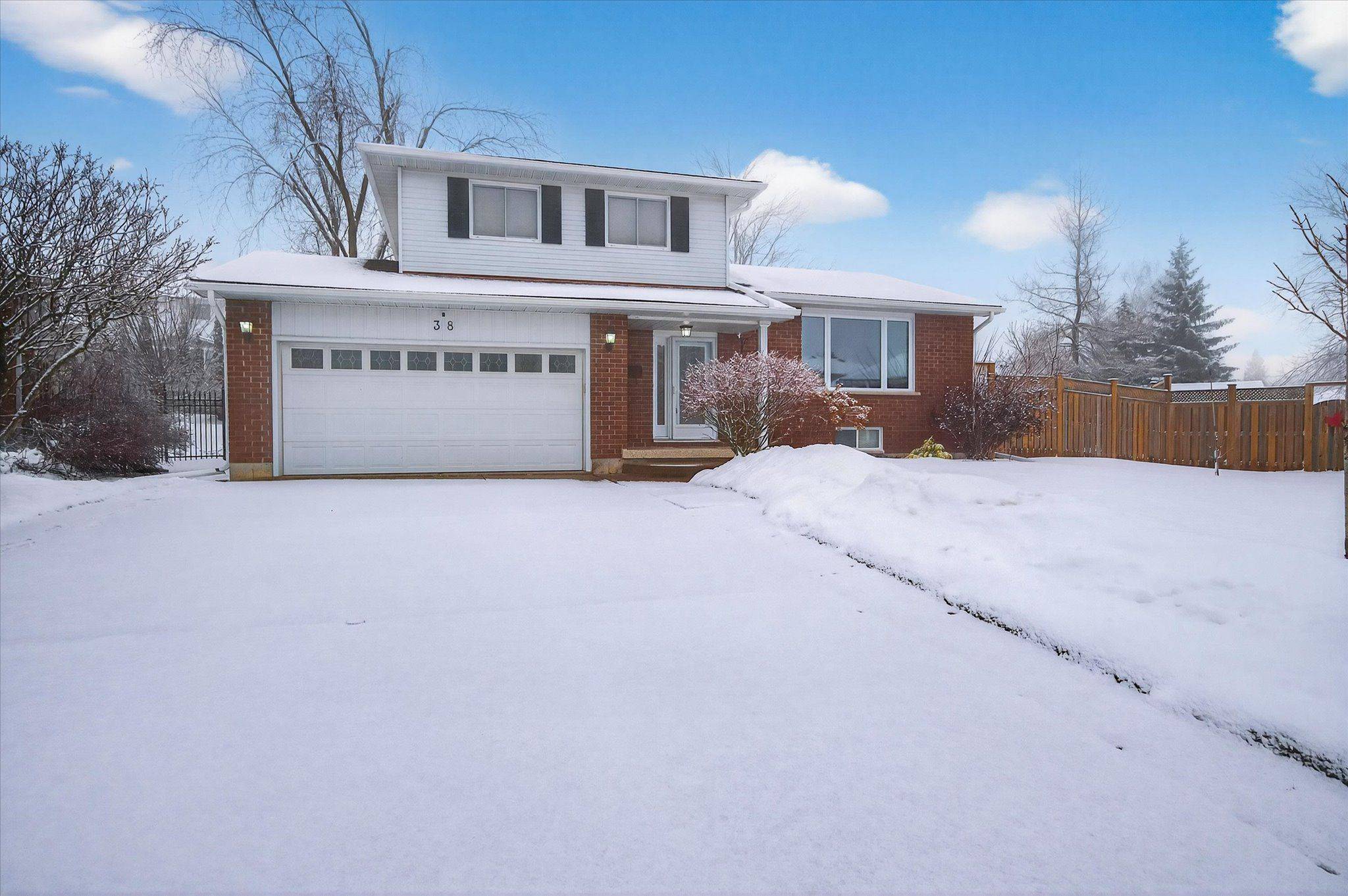 Peterborough, ON K9K 2A3,38 Clearview CT