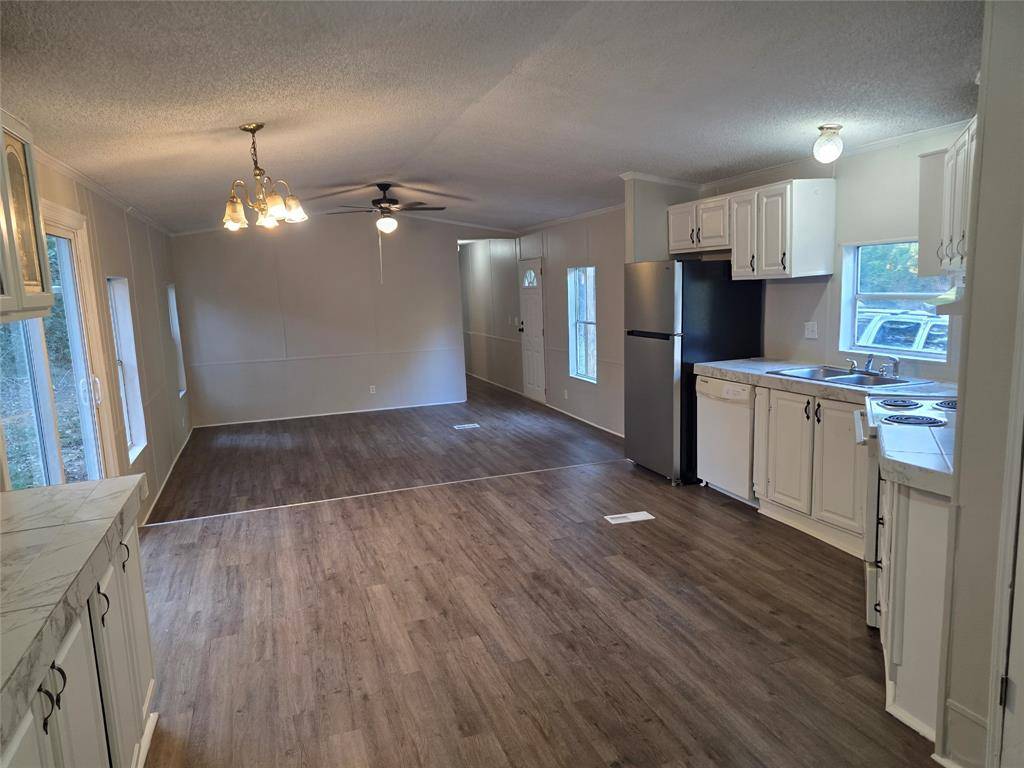 Vivian, LA 71082,1220 N Carson Street