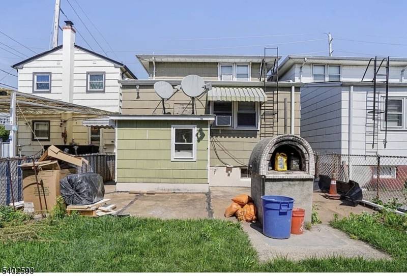 Harrison Town, NJ 07029,24 Kingsland Ave