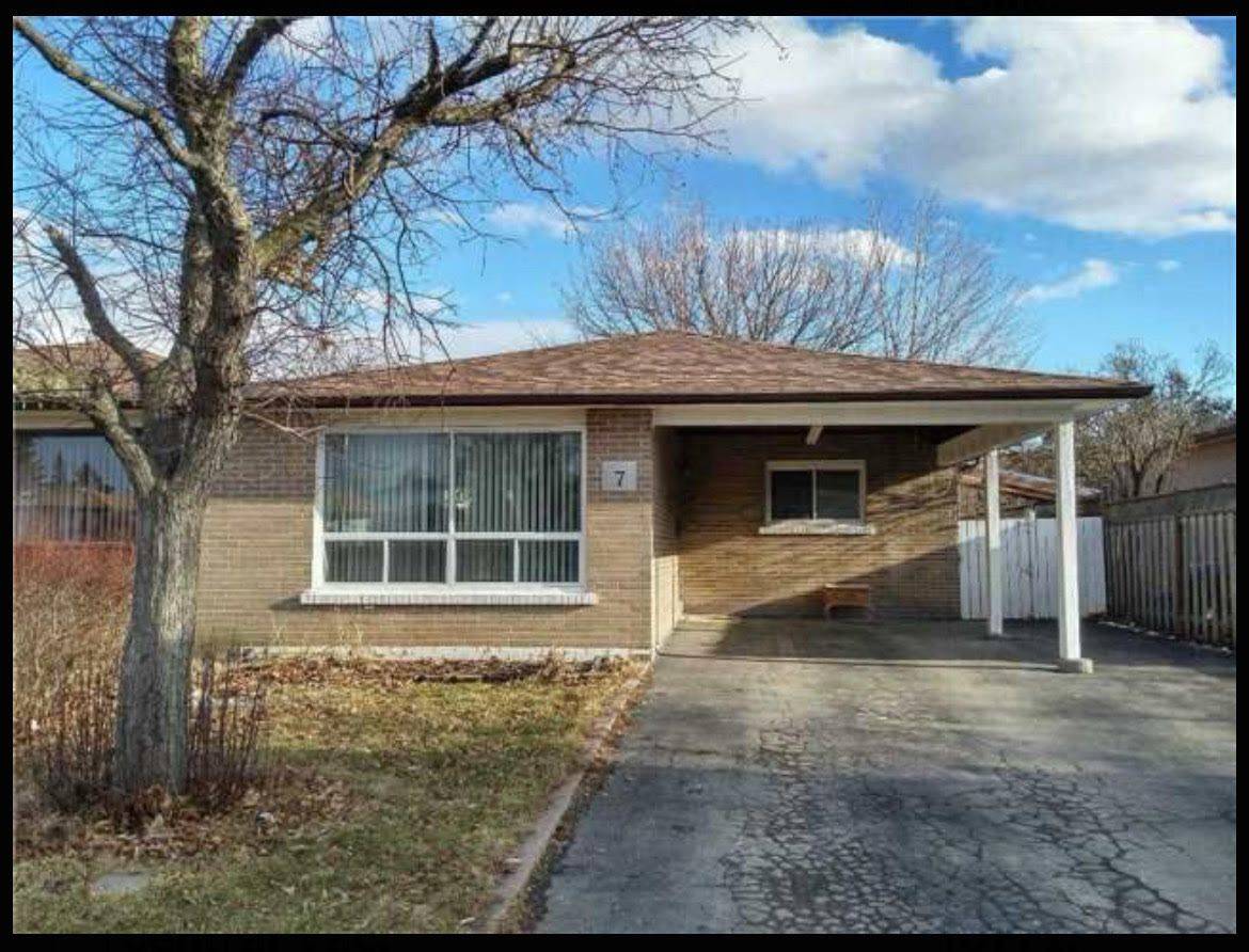 Brampton, ON L6T 2G2,7 Forsythia RD #Upper