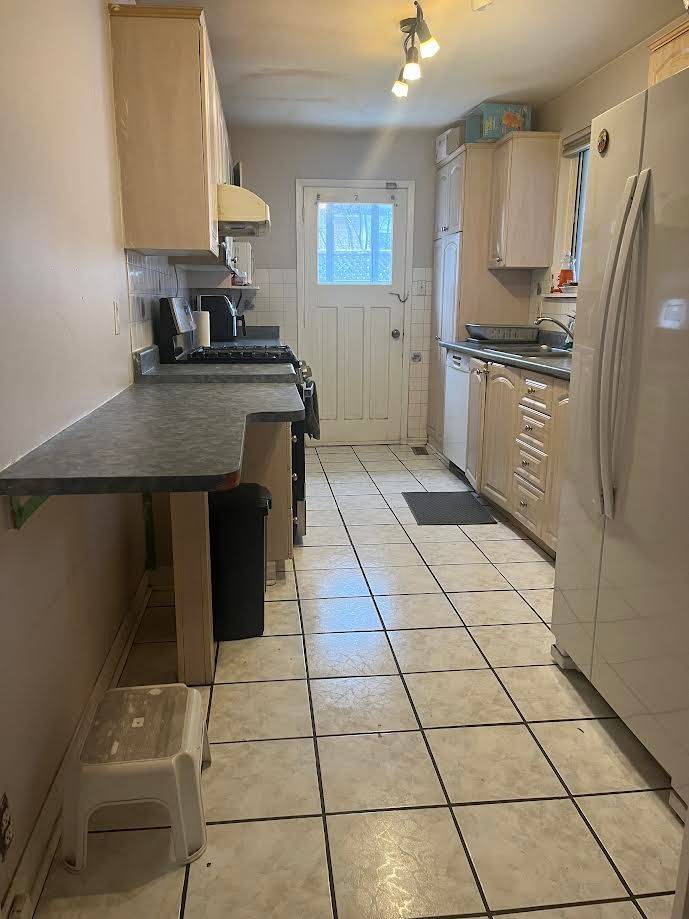 Brampton, ON L6T 2G2,7 Forsythia RD #Upper