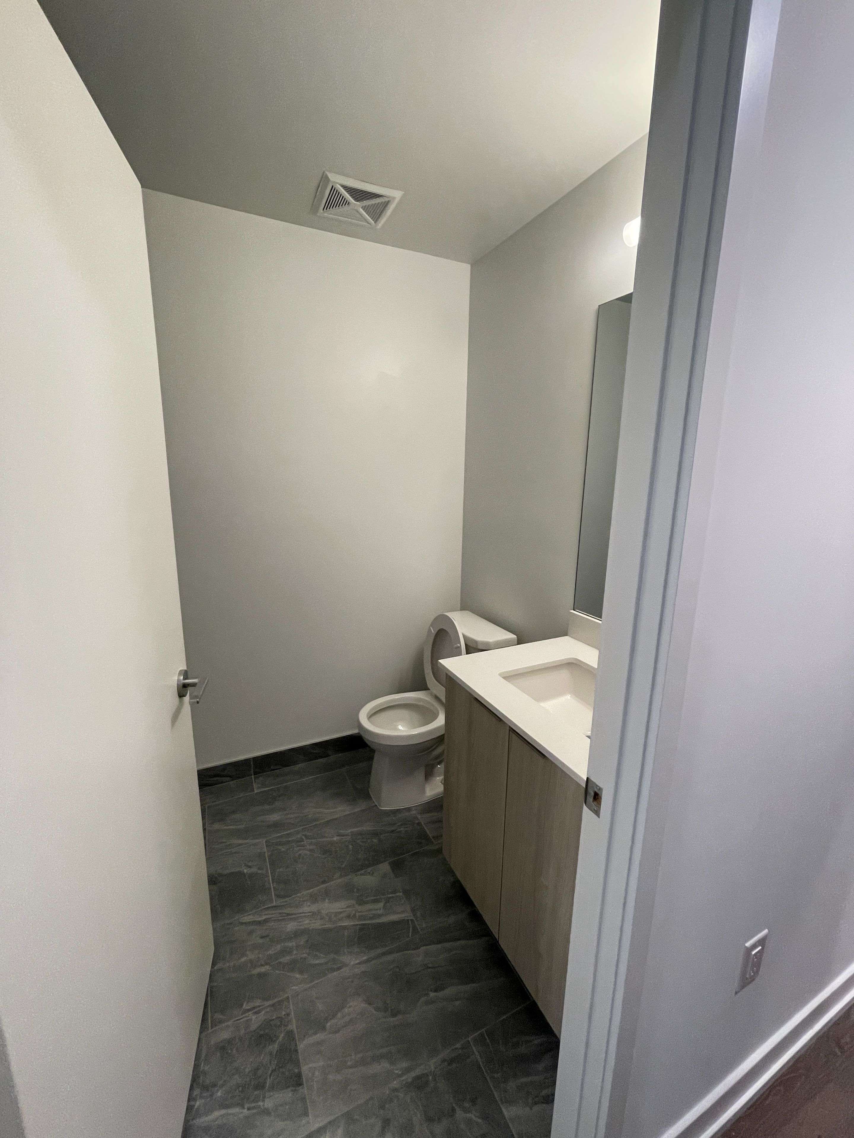 Mississauga, ON L5B 0P6,395 Square One DR #3905