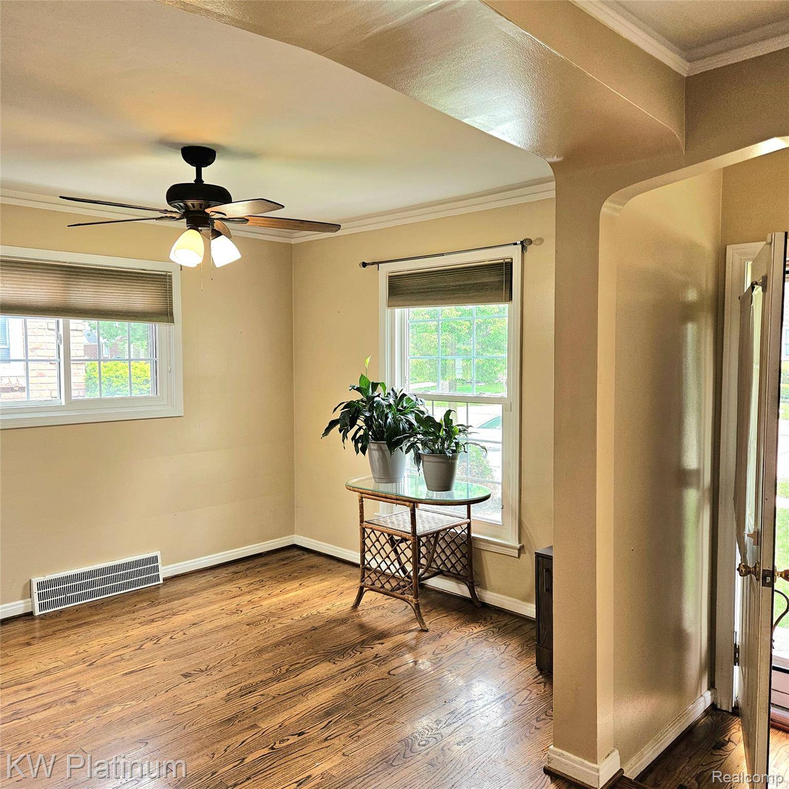 Grosse Pointe Woods, MI 48236,1381 Brys DR