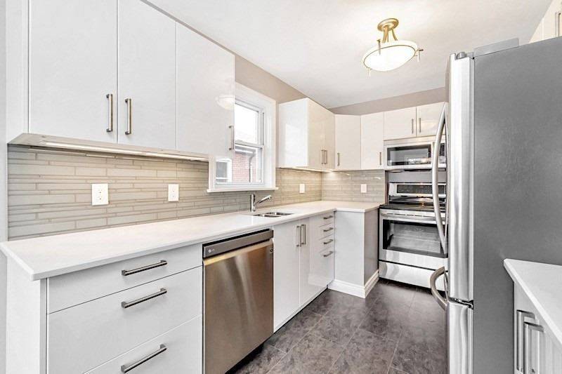 Toronto E04, ON M1R 2V1,21 Lynvalley CRES #(Main)