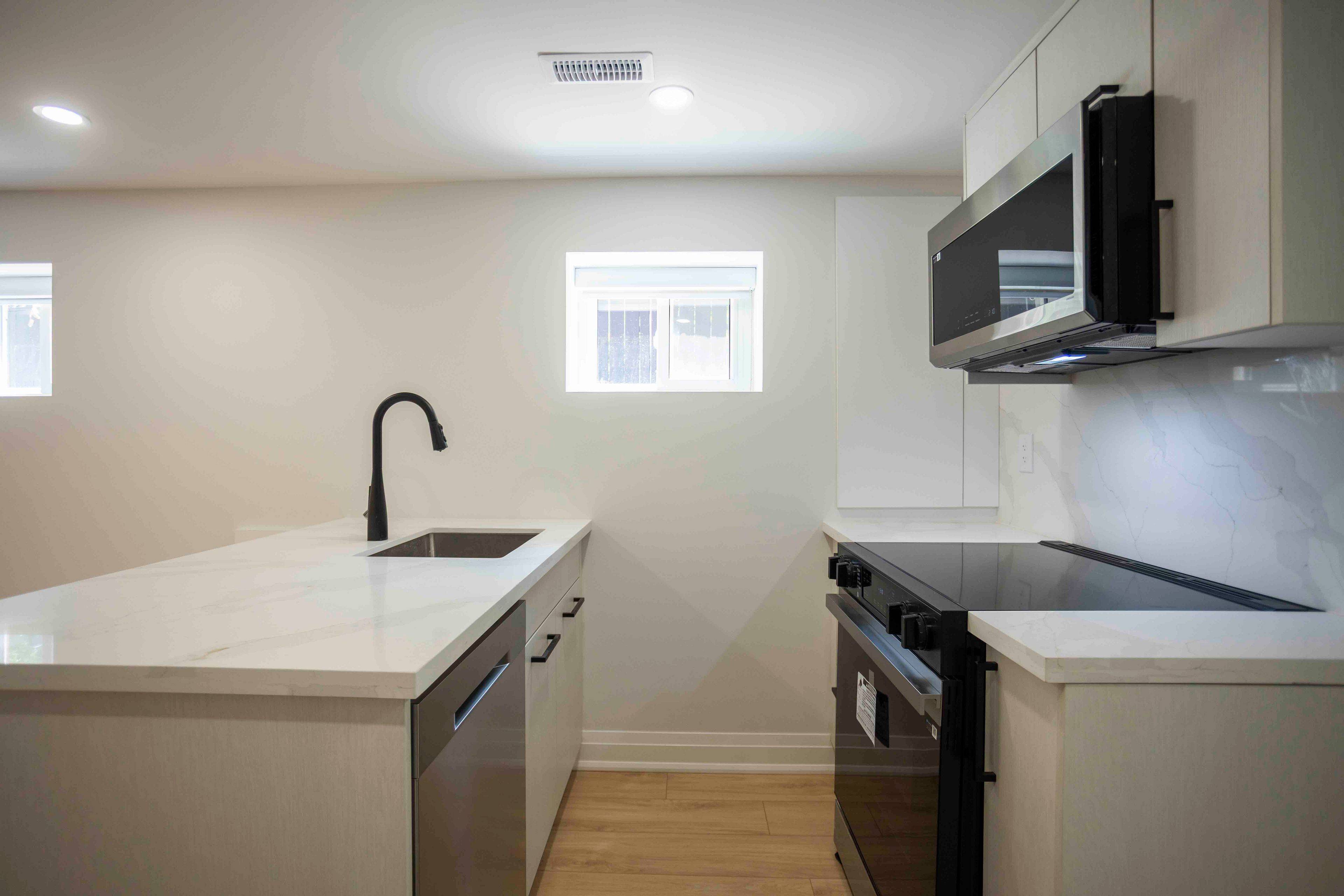 Toronto E11, ON M1B 1Y5,15 Shademaster CT #LOWER