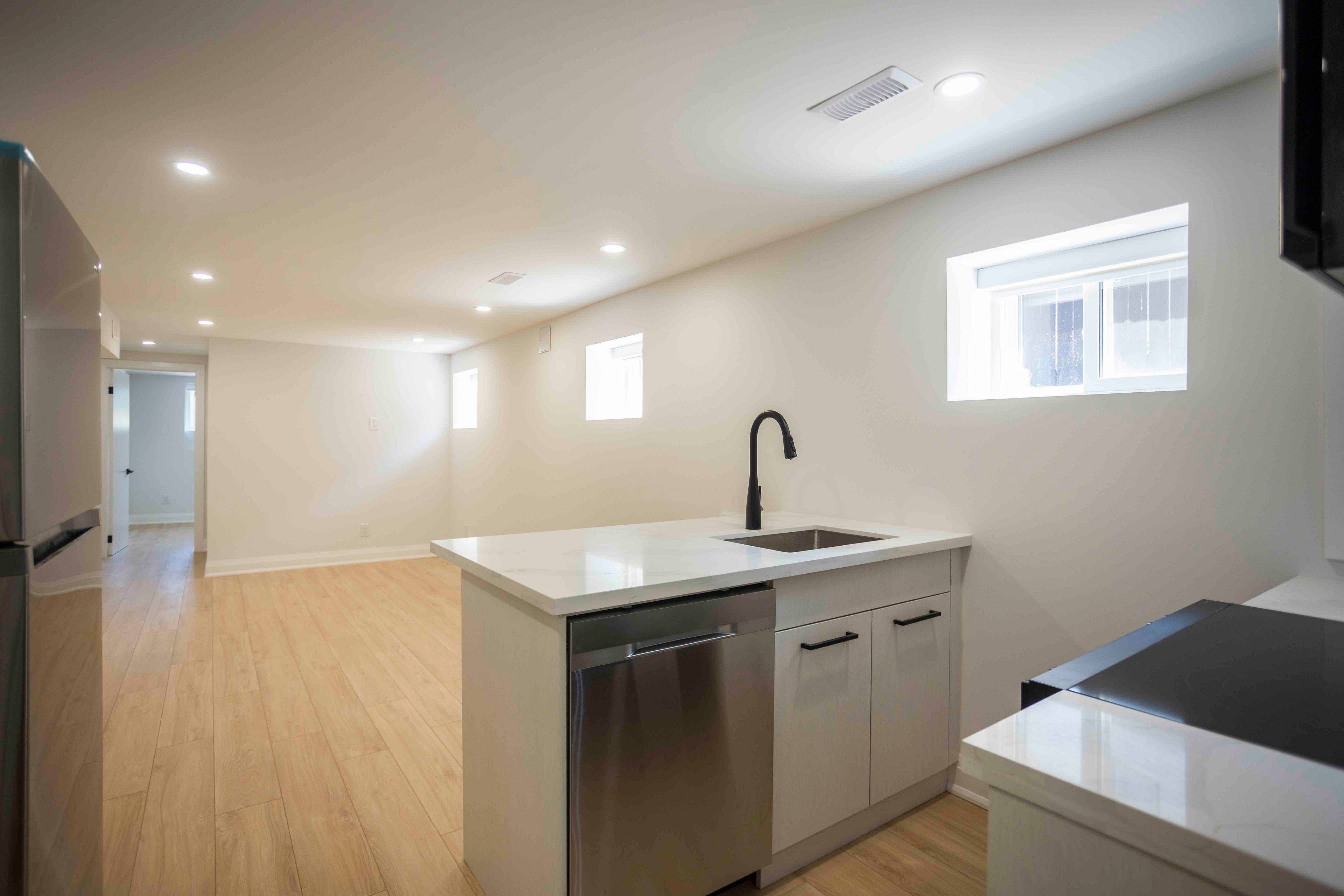 Toronto E11, ON M1B 1Y5,15 Shademaster CT #LOWER