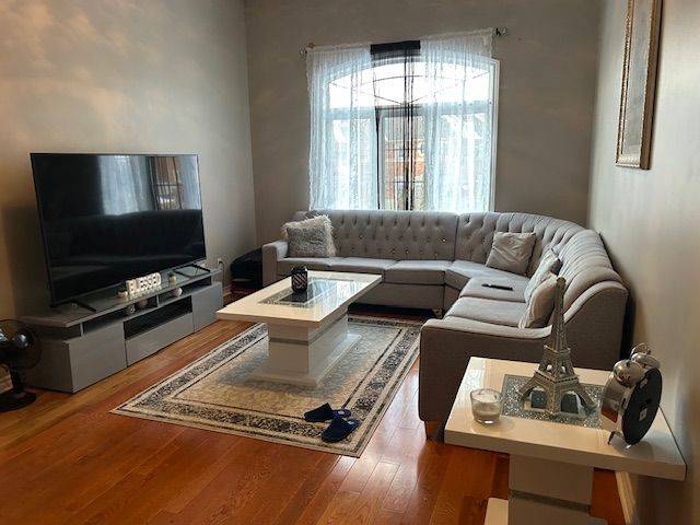 Whitchurch-stouffville, ON L4A 0H1,531 Reeves Way BLVD #Main