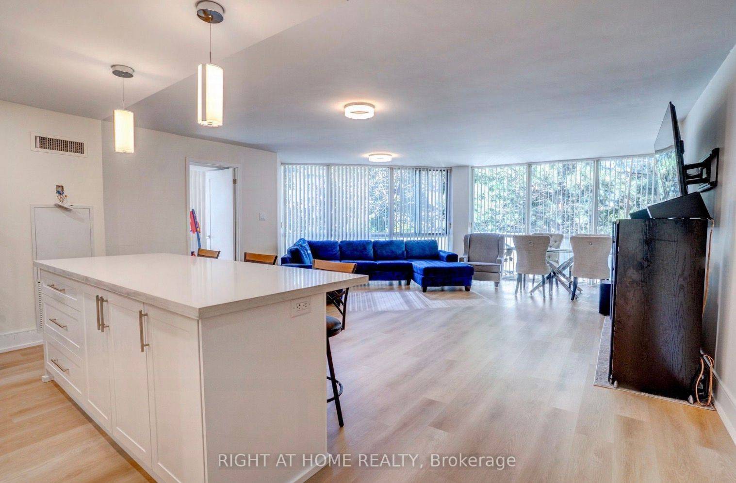 Mississauga, ON L5B 3W4,350 Webb DR #201