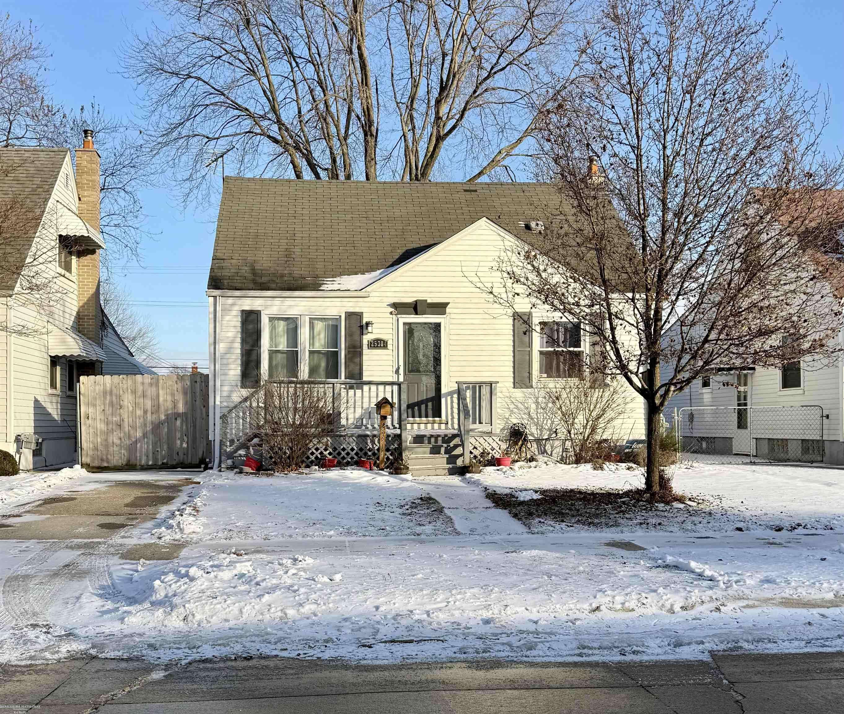 Saint Clair Shores, MI 48081,25304 Culver ST