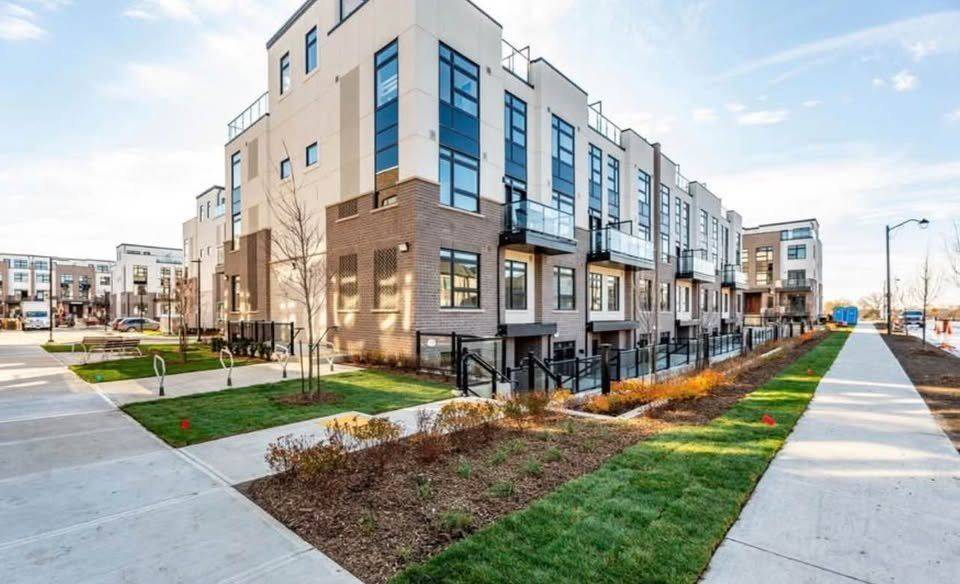 Milton, ON L9E 1N4,1593 Rose WAY #111