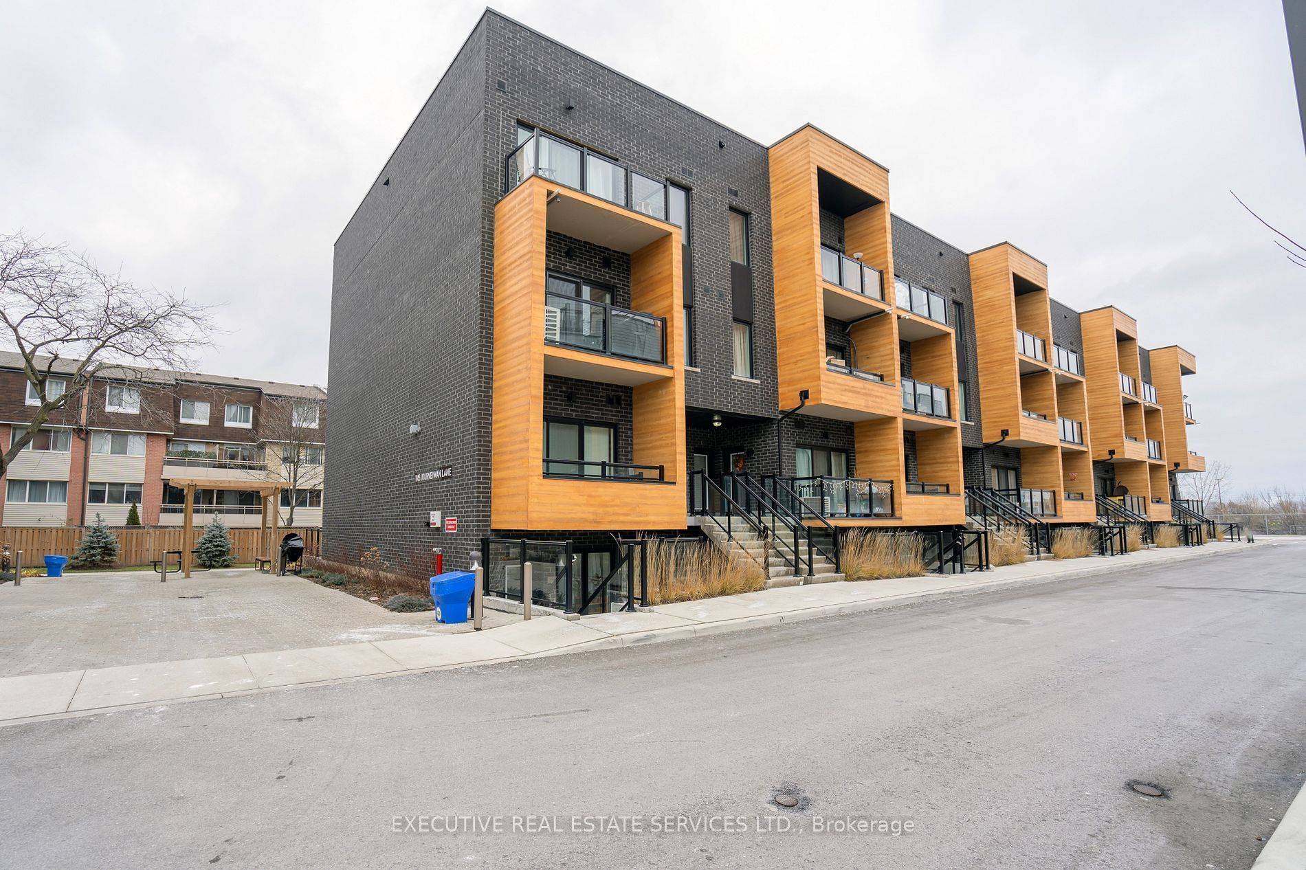 Mississauga, ON L5J 0B5,1145 Journeyman LN #226
