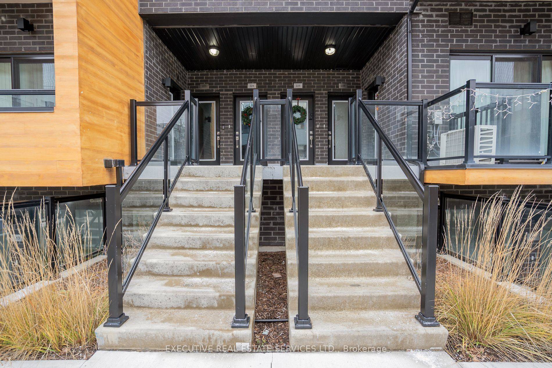 Mississauga, ON L5J 0B5,1145 Journeyman LN #226