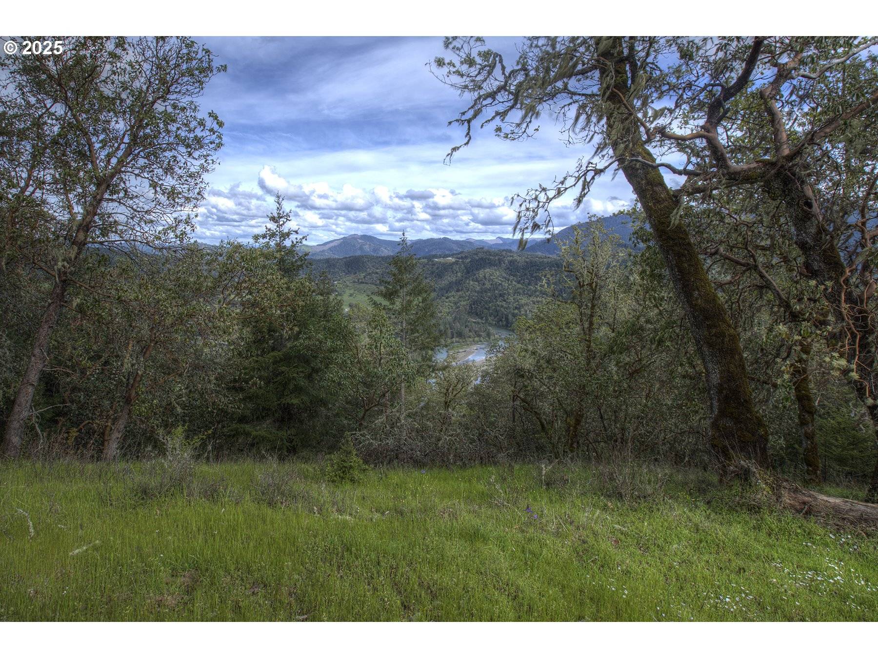 Riddle, OR 97469,1263 YOKUM RD