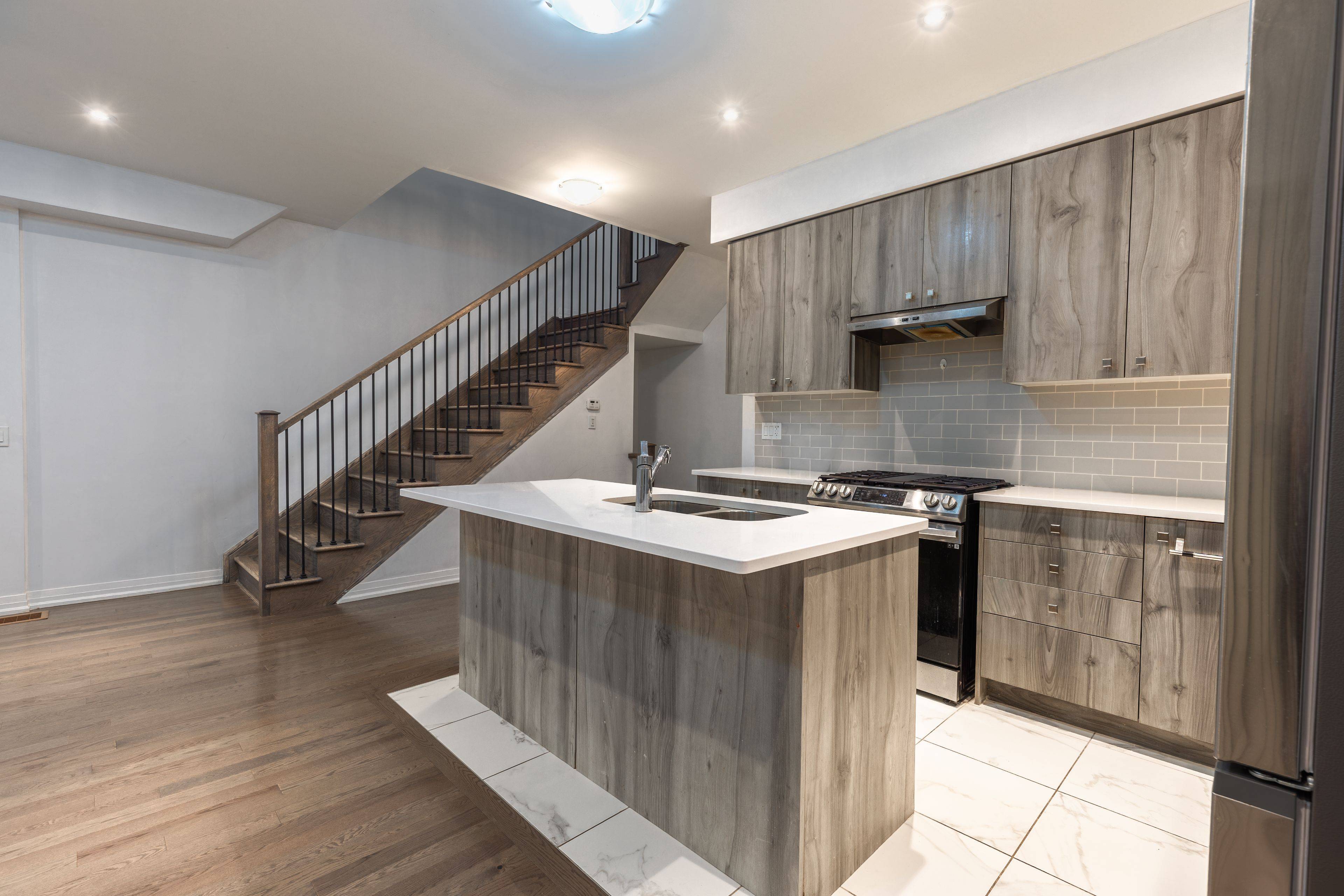 Hamilton, ON L0R 1W0,110 yale DR