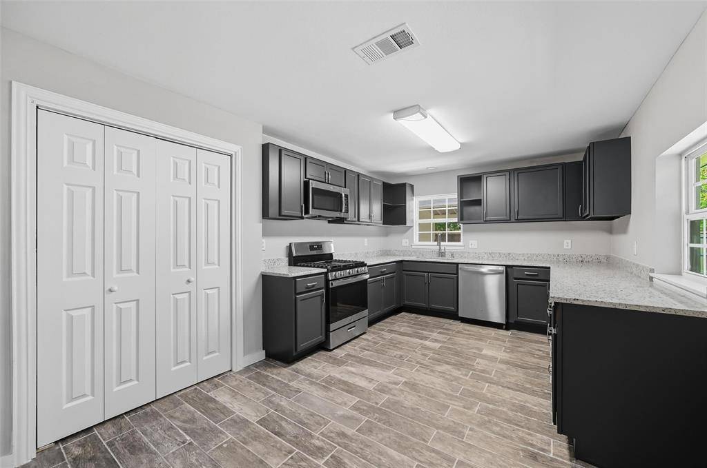 Dallas, TX 75217,1927 Riverway Drive