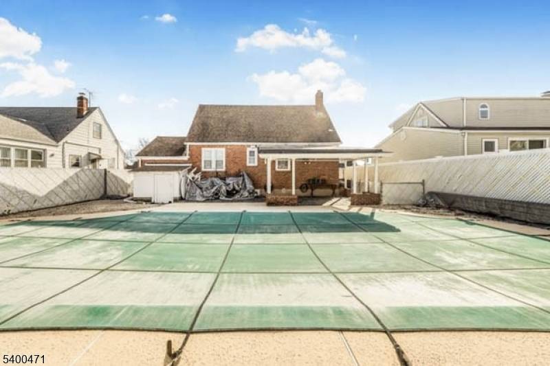 Elmwood Park Boro, NJ 07407,91 Birchwood Dr