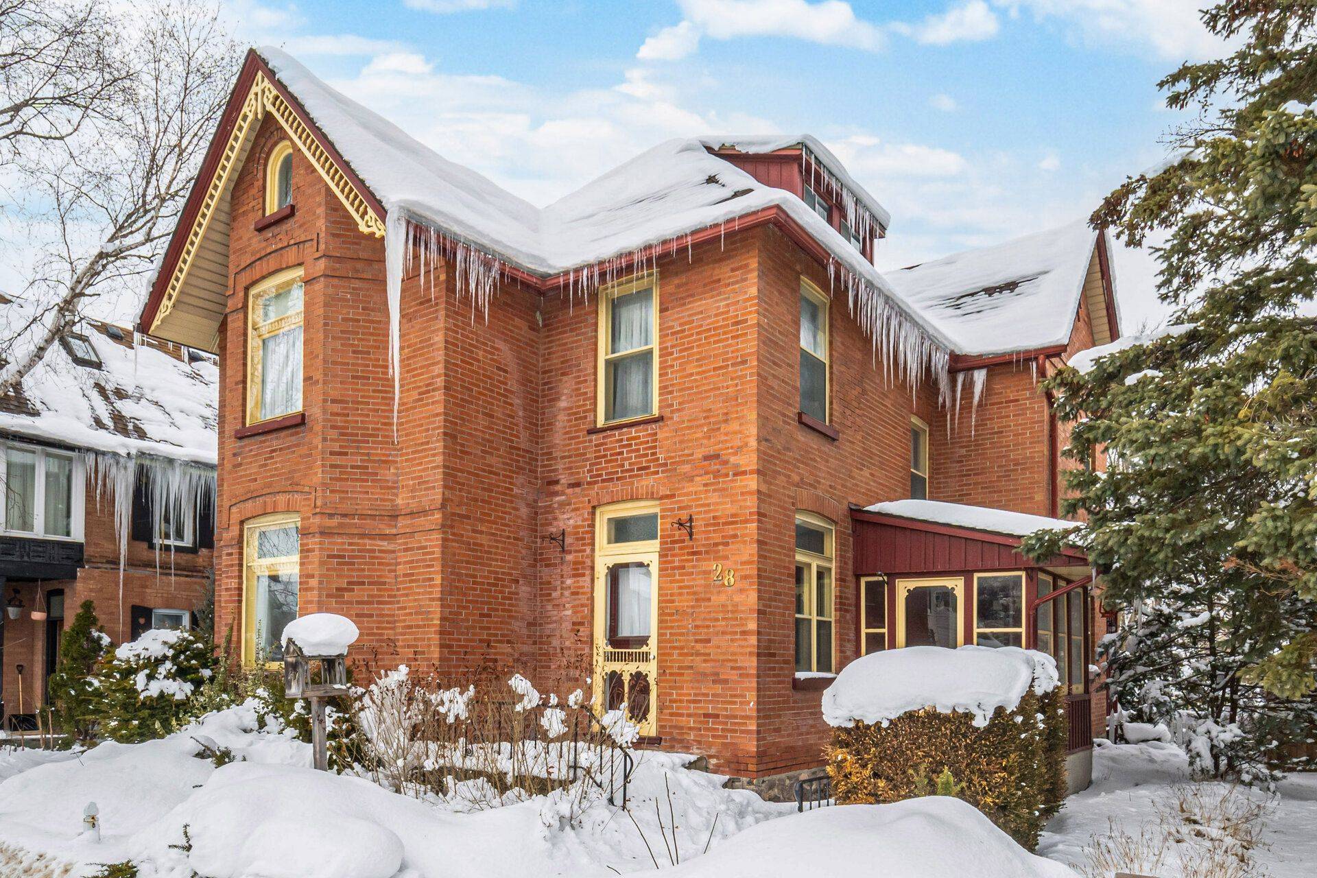 Innisfil, ON L0L 1L0,28 Queen ST