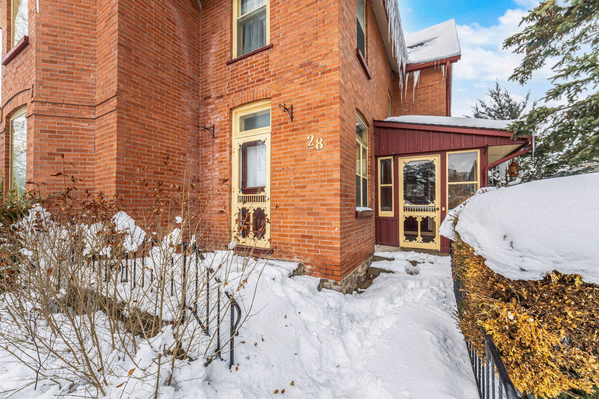 Innisfil, ON L0L 1L0,28 Queen ST