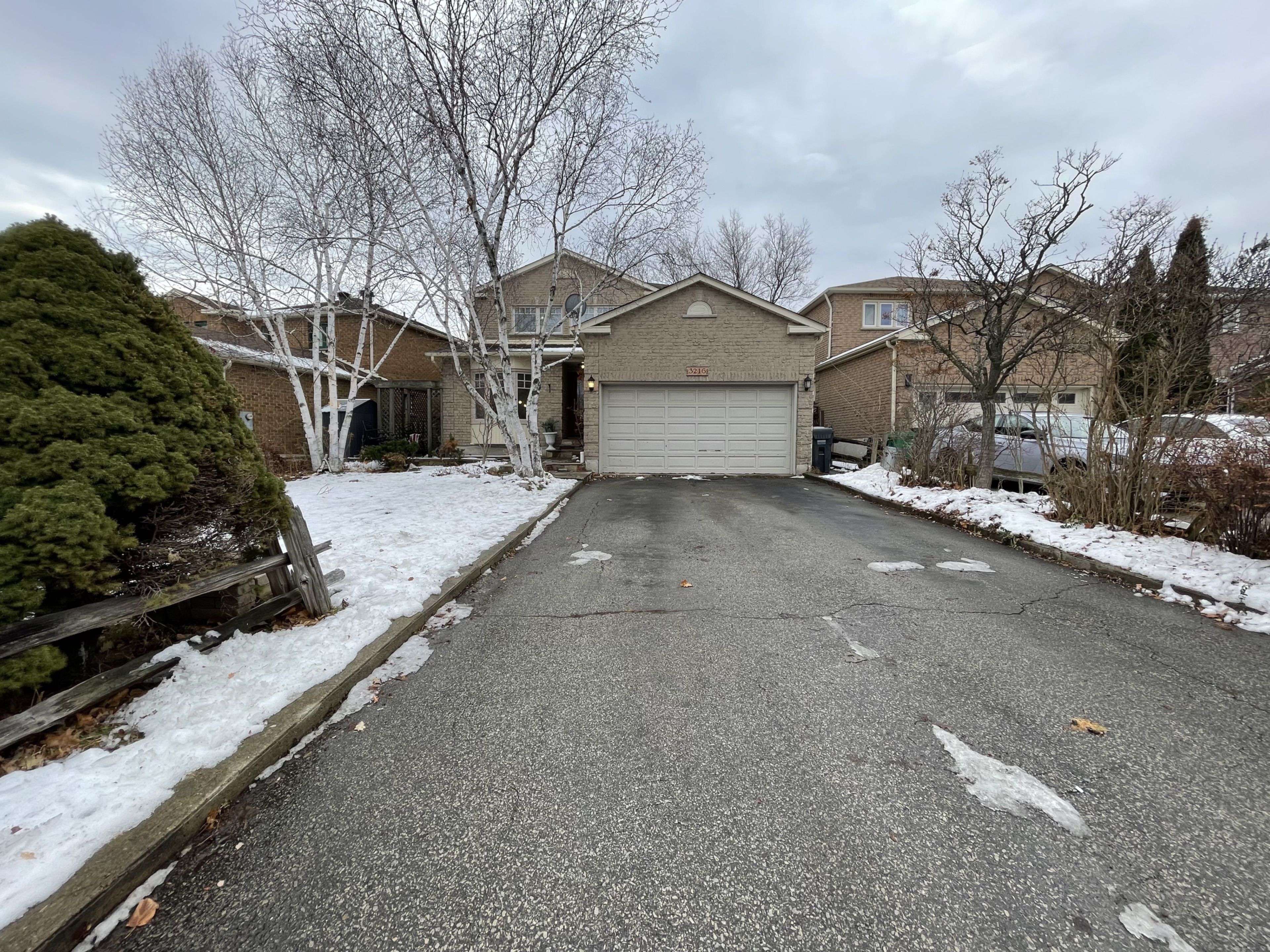 Mississauga, ON L5L 5K3,3216 Dovetail Mews #MAIN & 2nd FLOOR