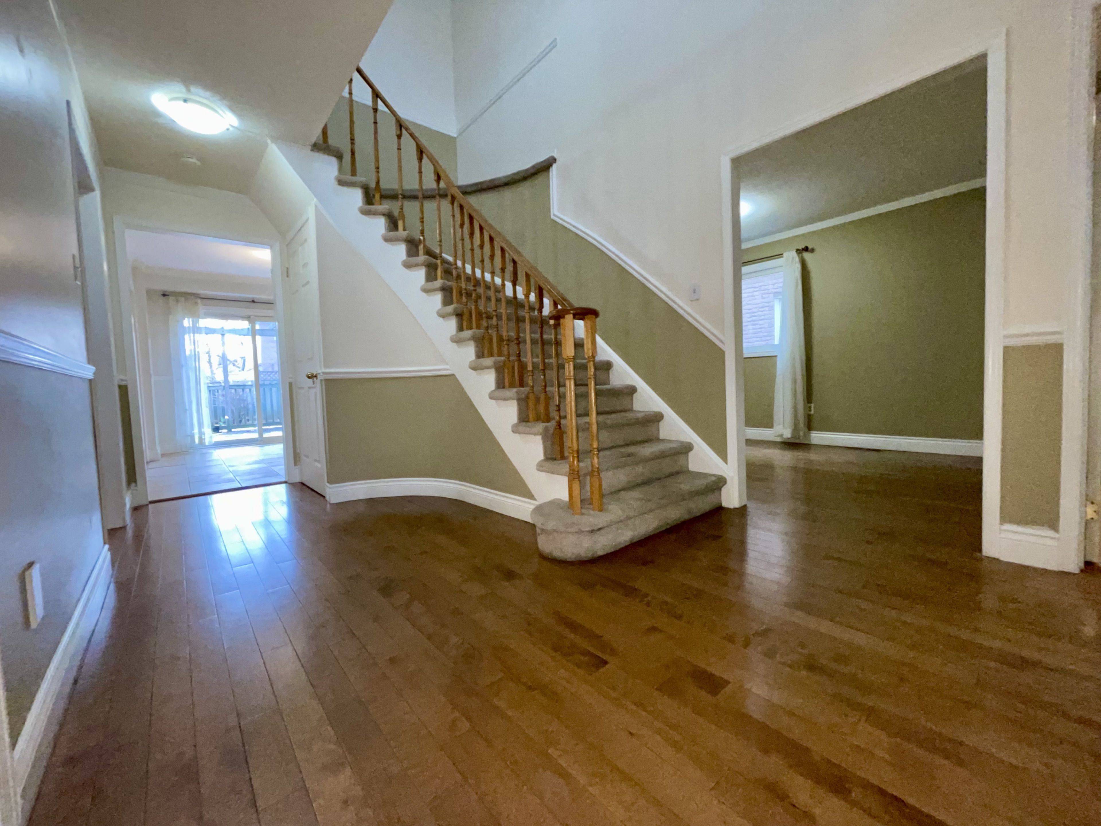 Mississauga, ON L5L 5K3,3216 Dovetail Mews #MAIN & 2nd FLOOR