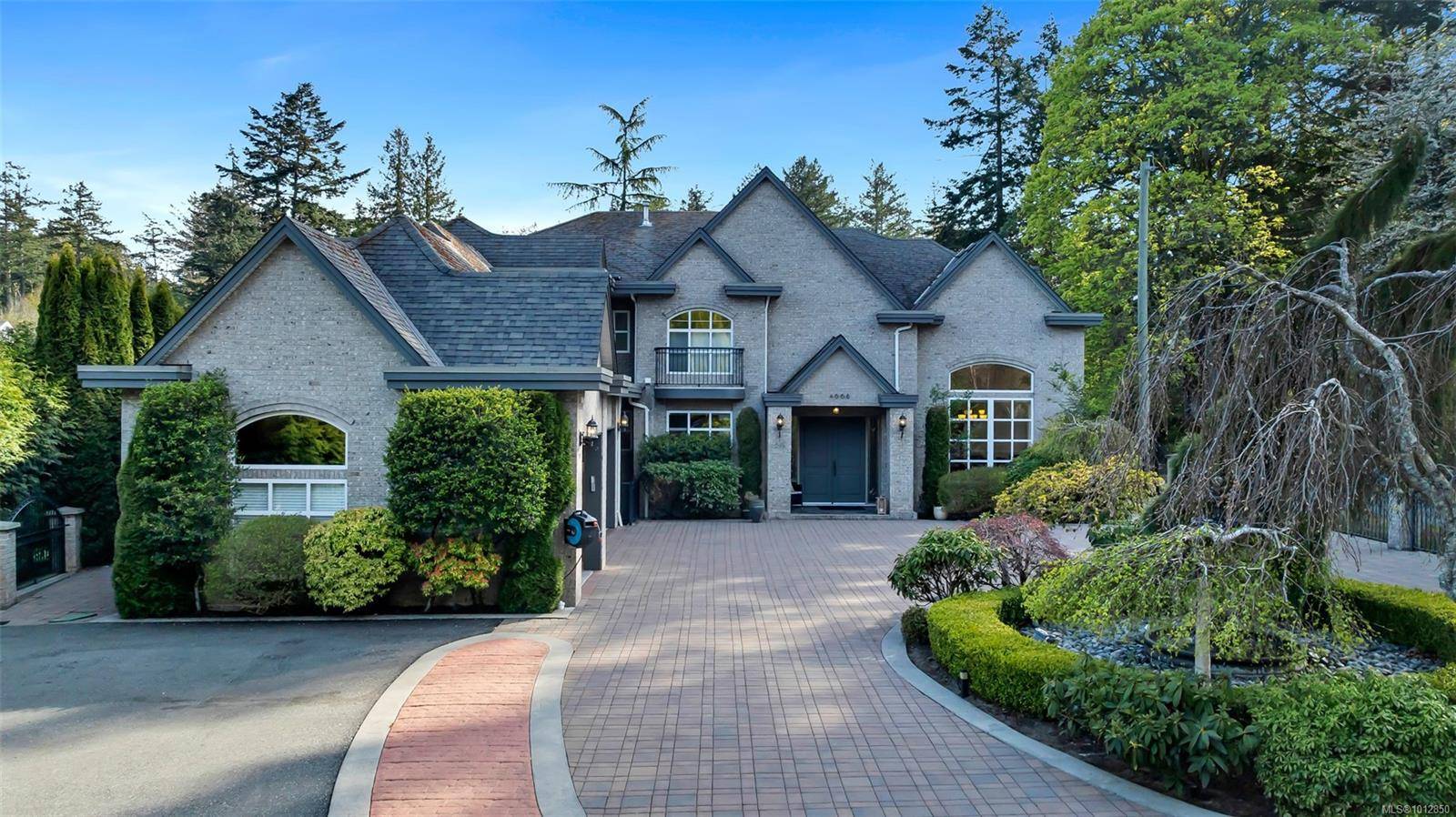 Saanich, BC V8X 3V7,4668 Cordova Bay Rd