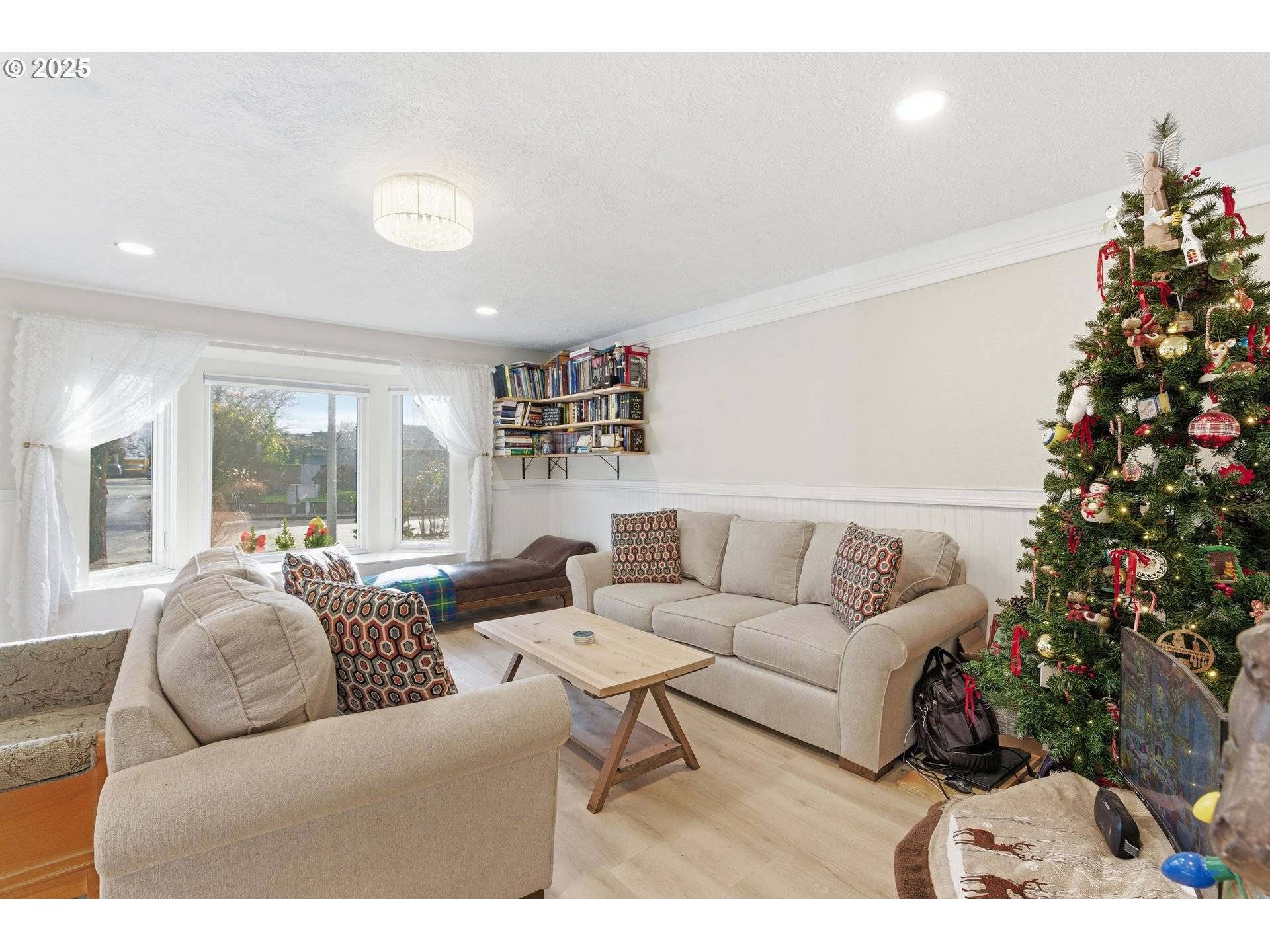 Newberg, OR 97132,2215 E OAK DR