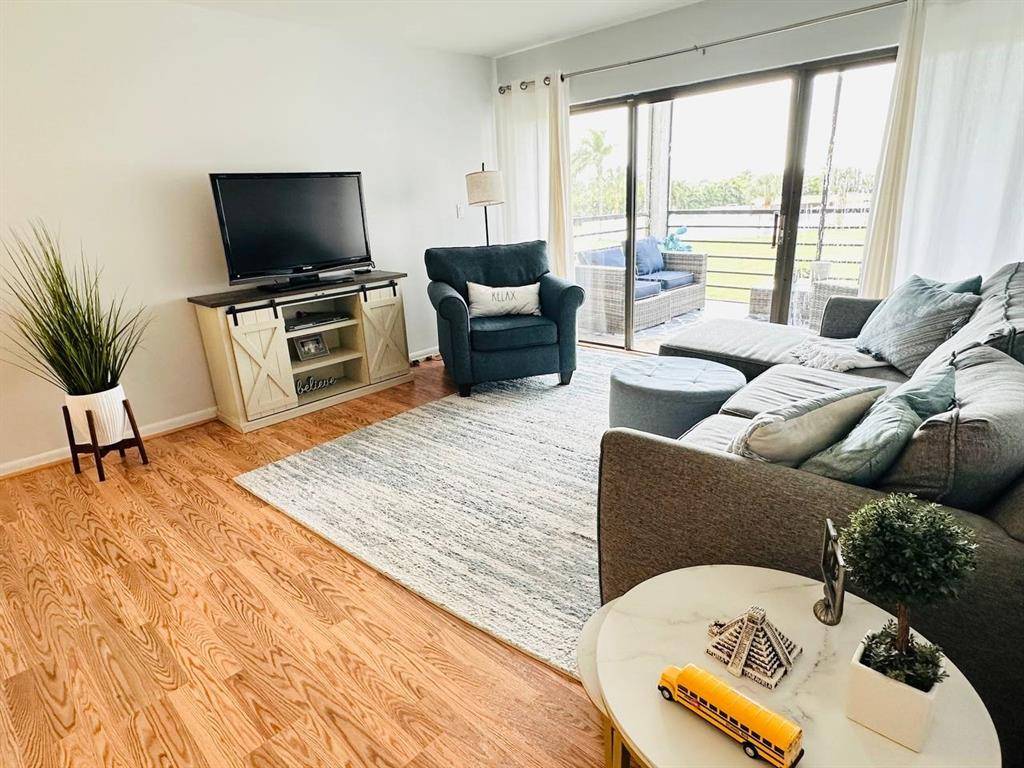 Boca Raton, FL 33428,9300 SW 8th St #214