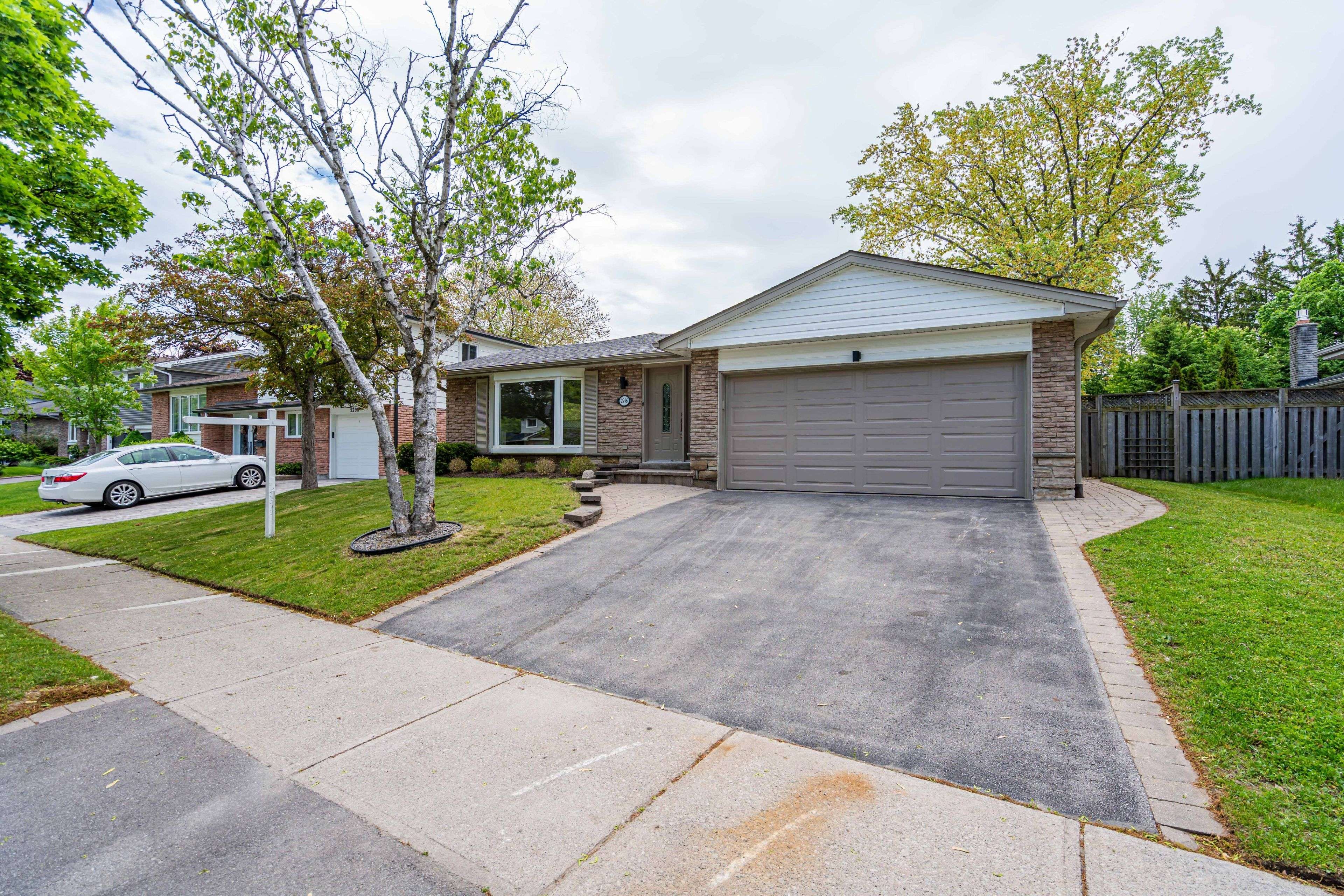 Oakville, ON L6J 5R4,2296 Devon RD