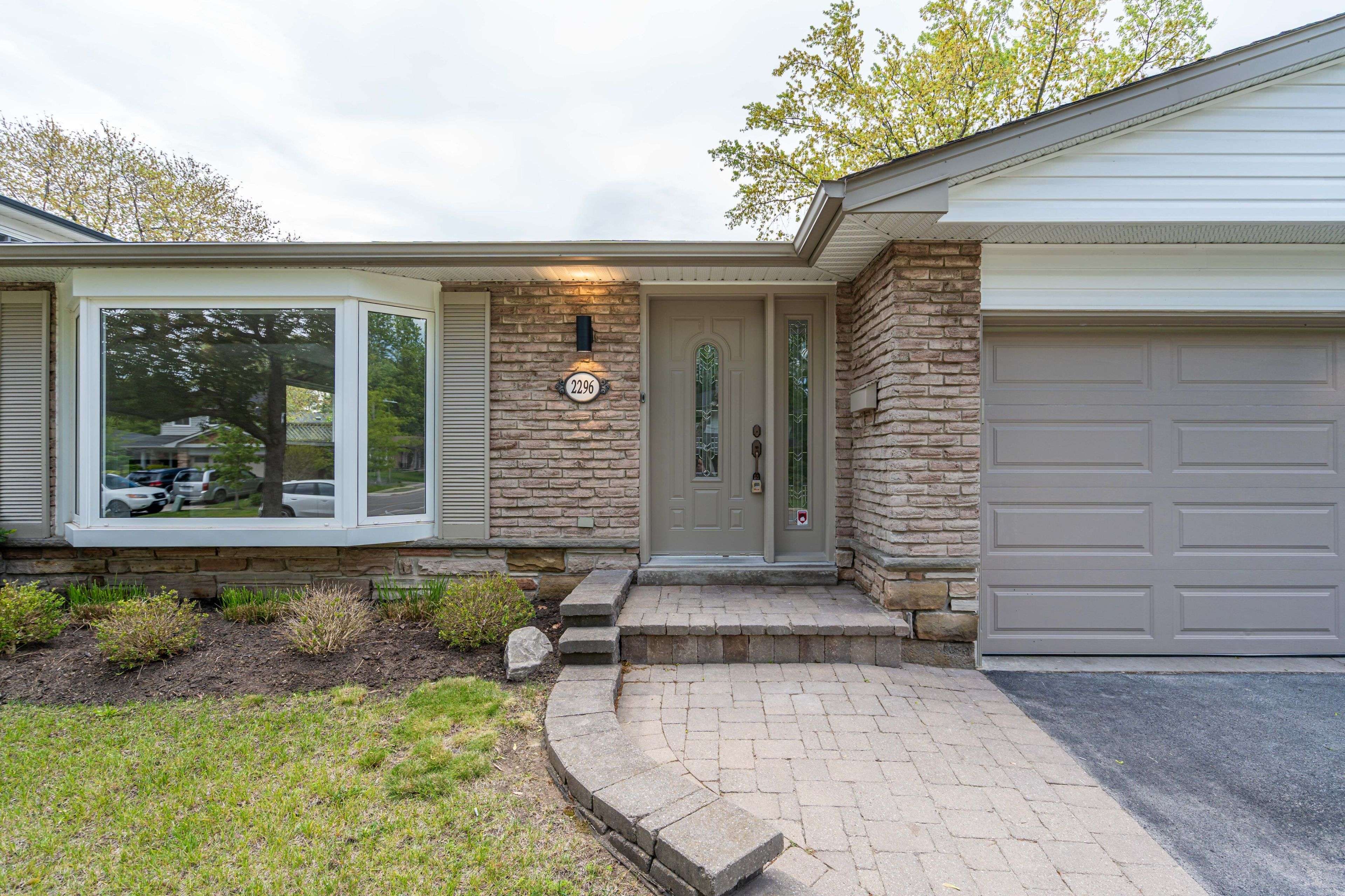 Oakville, ON L6J 5R4,2296 Devon RD