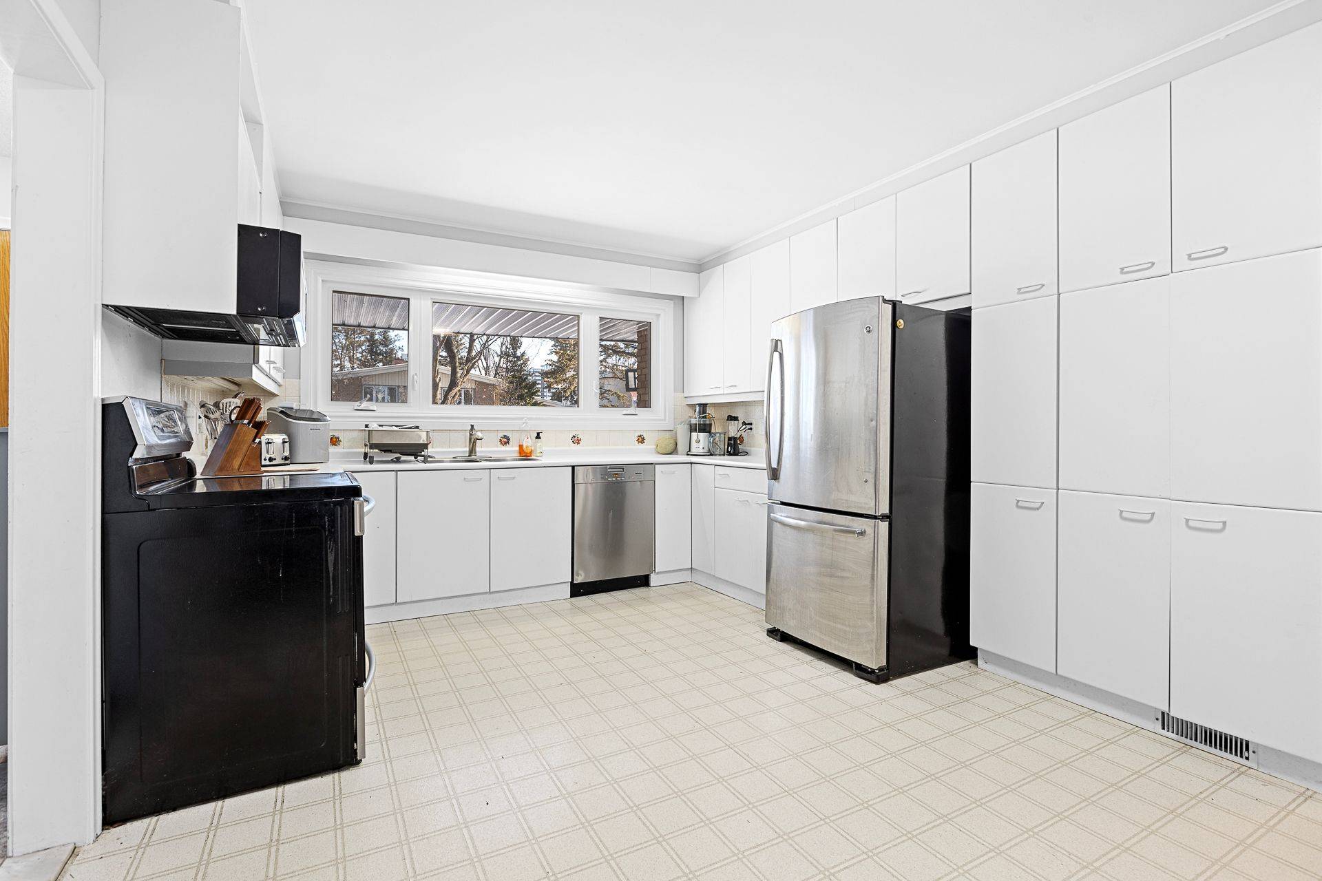 Glebe - Ottawa East And Area, ON K1S 1G6,1874 Rideau Garden DR