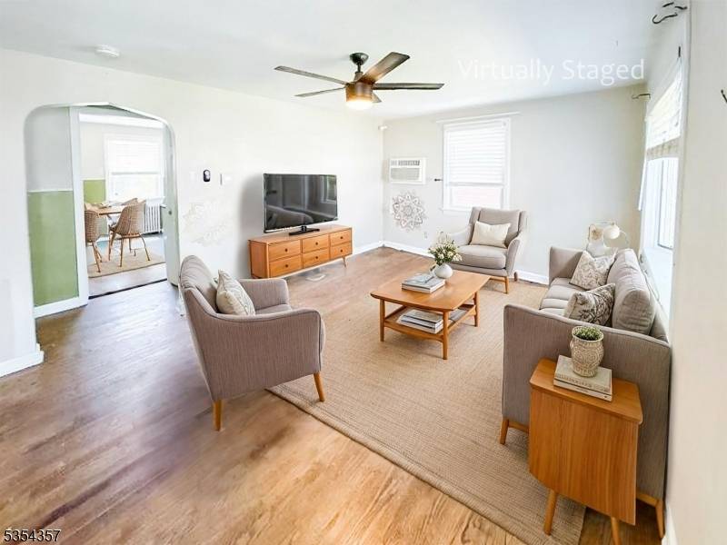 Elmwood Park Boro, NJ 07407,68 17Th Ave