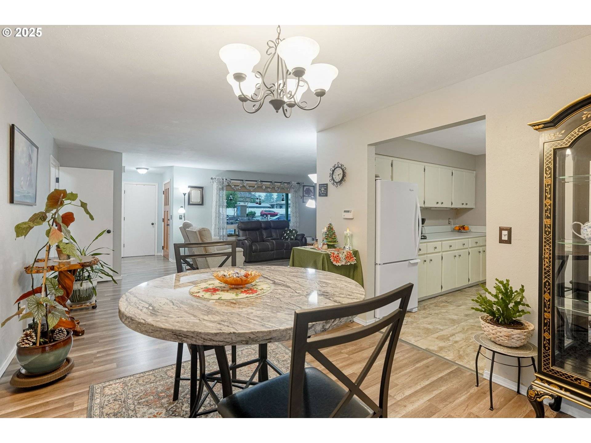 Albany, OR 97321,825 SW WALNUT ST