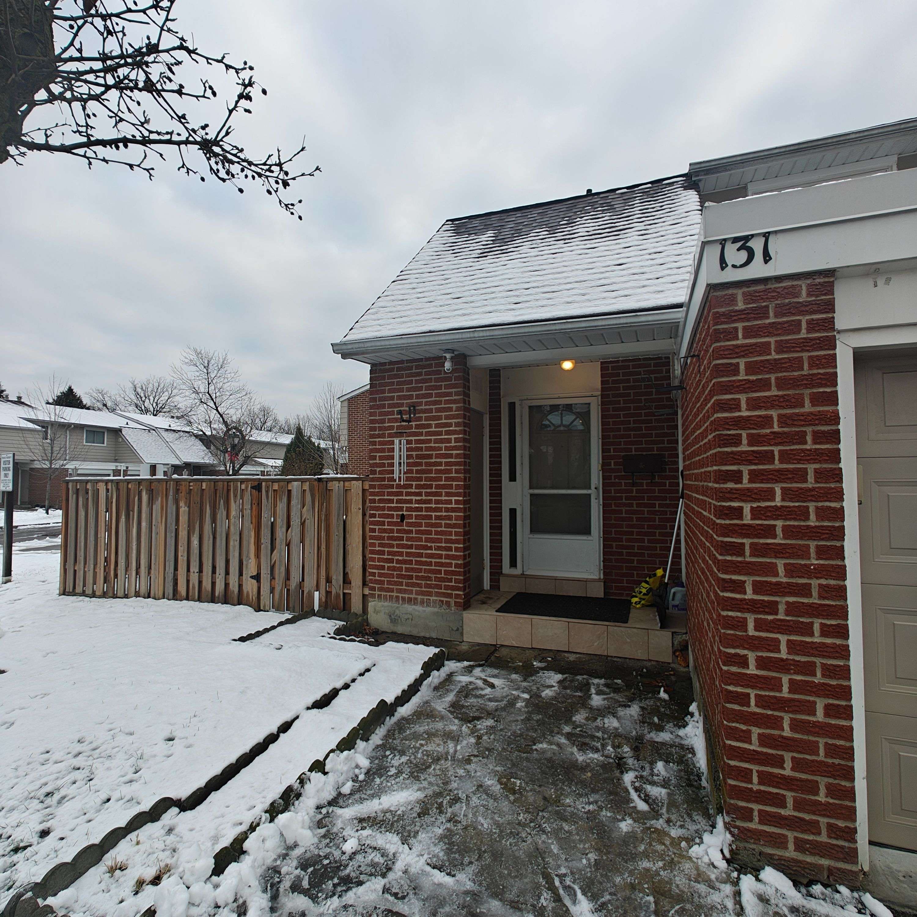 Mississauga, ON L5A 1Y7,215 Mississauga VLY #131