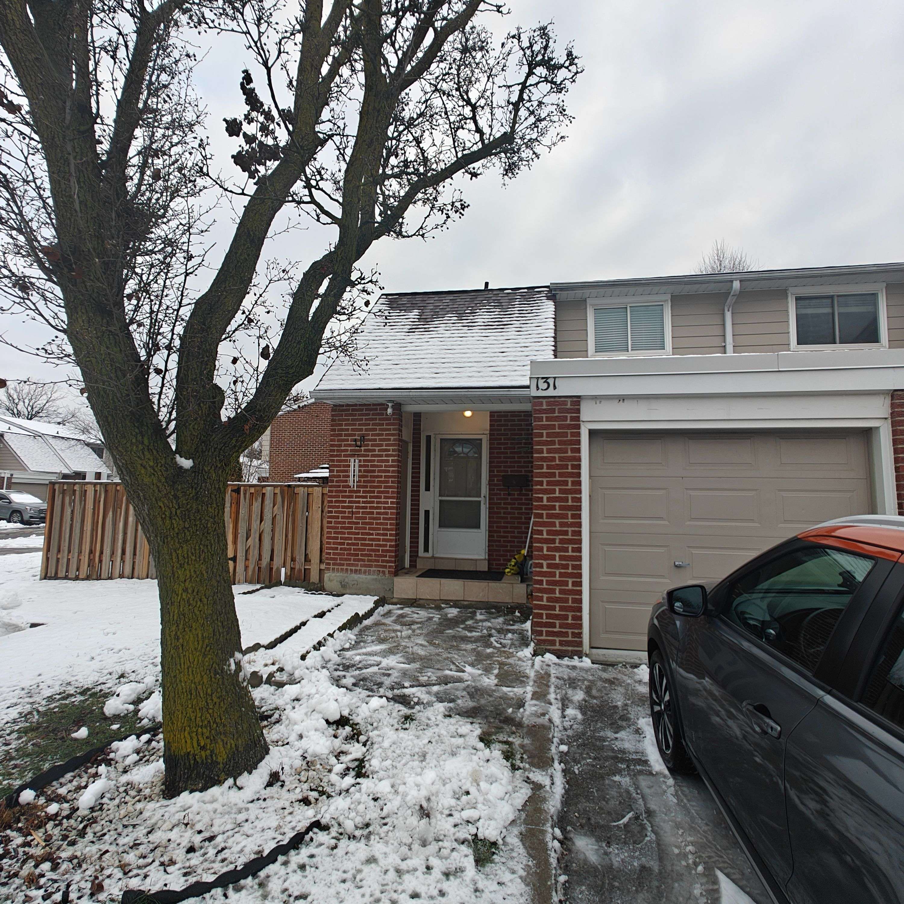 Mississauga, ON L5A 1Y7,215 Mississauga VLY #131