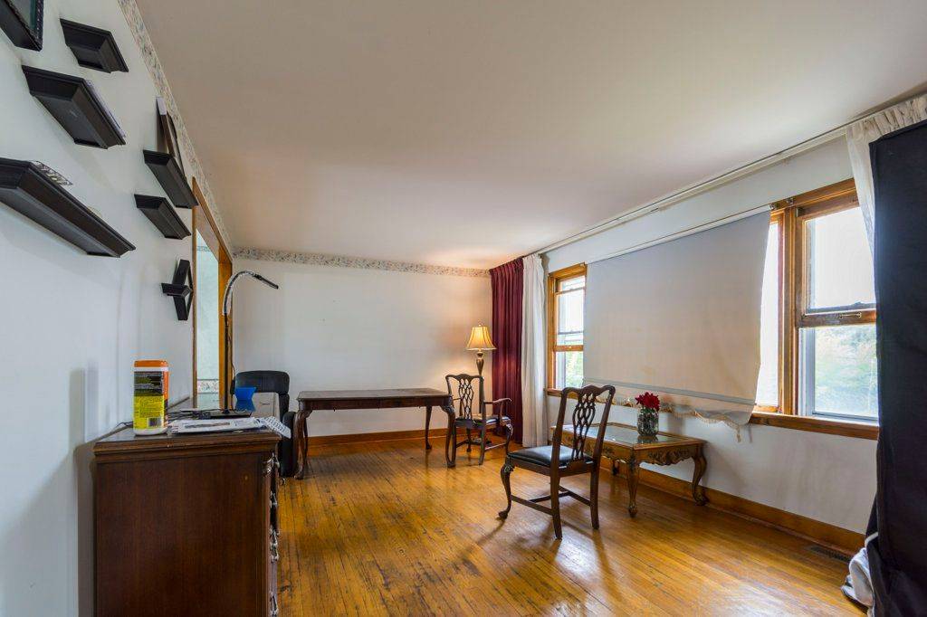 Belleville, ON K8P 2T6,71 Prince Of Wales DR #Main