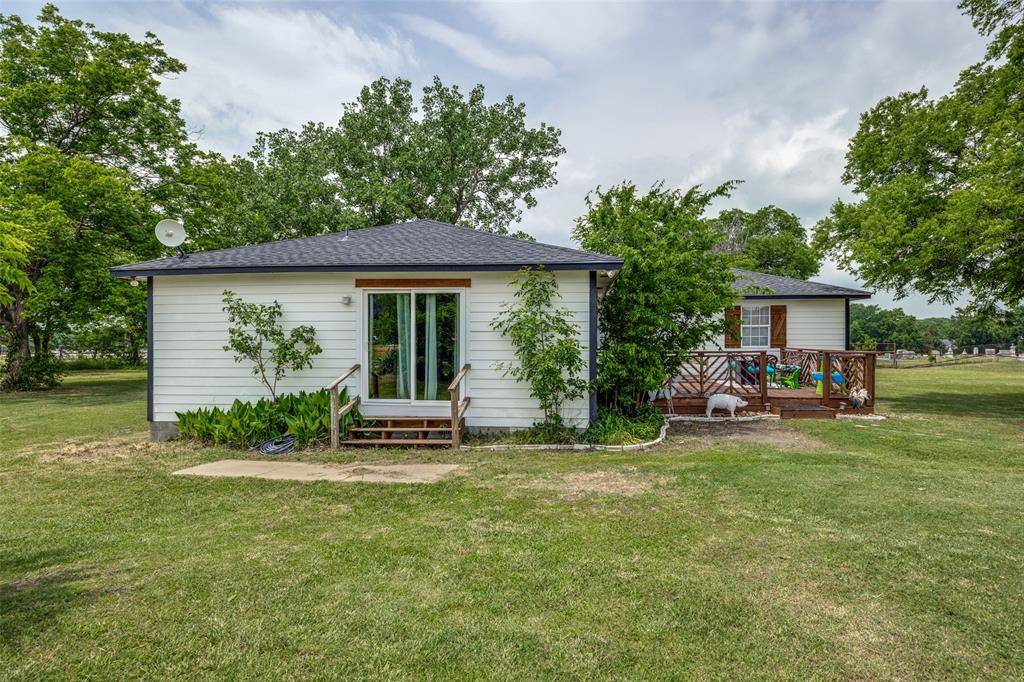 Leonard, TX 75452,411 W Houston St