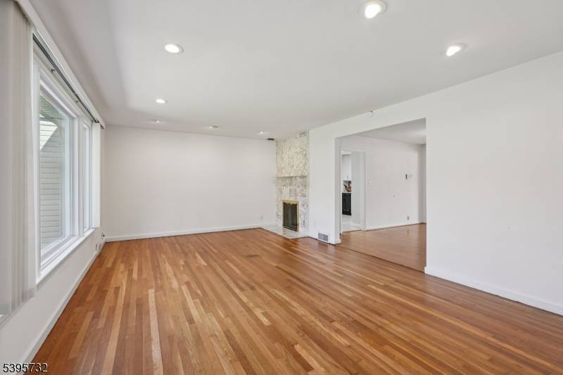 Livingston Twp., NJ 07039,6 Arrow Dr