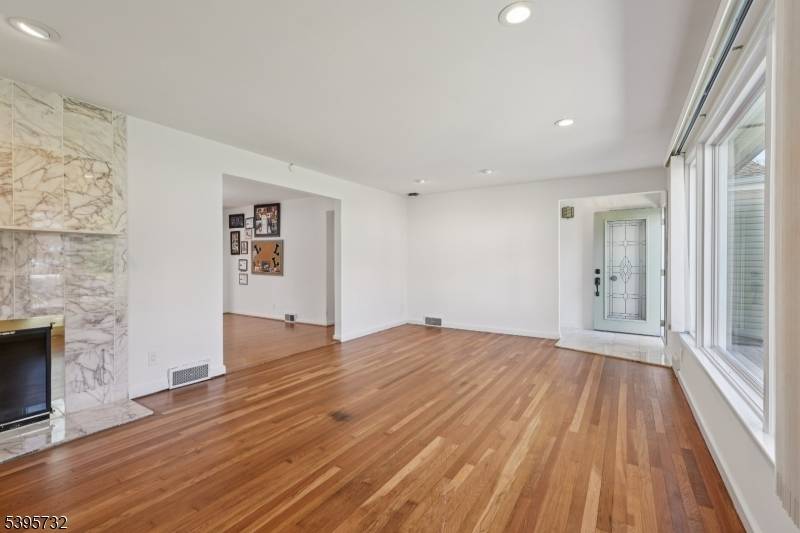 Livingston Twp., NJ 07039,6 Arrow Dr