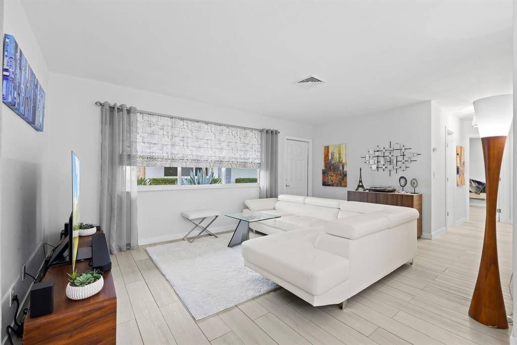 Hollywood, FL 33020,2439 Polk St #10