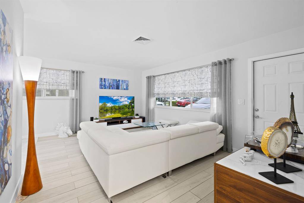 Hollywood, FL 33020,2439 Polk St #10