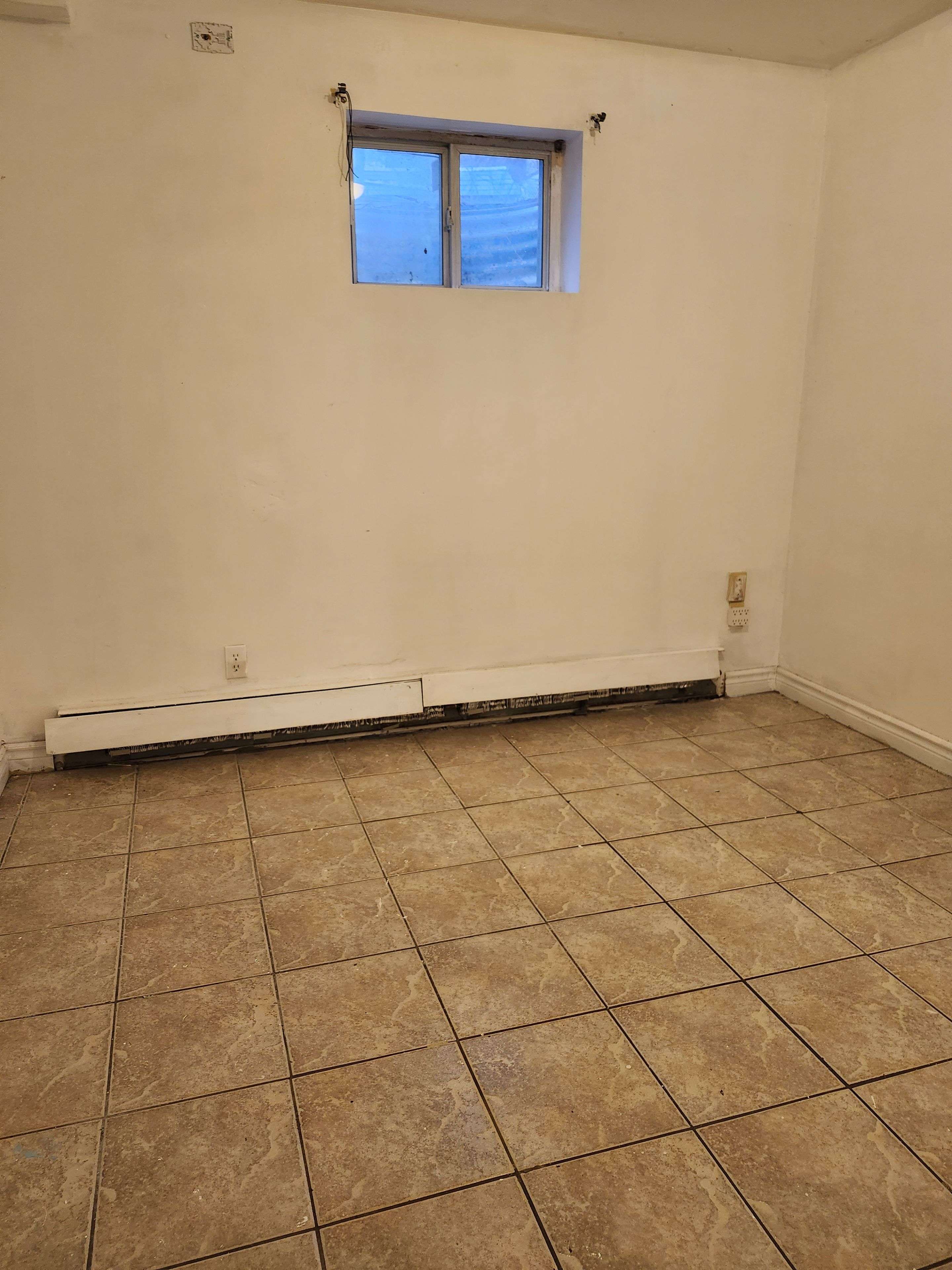 Toronto E09, ON M1P 2V6,2977 Lawrence AVE E #Lower 2L