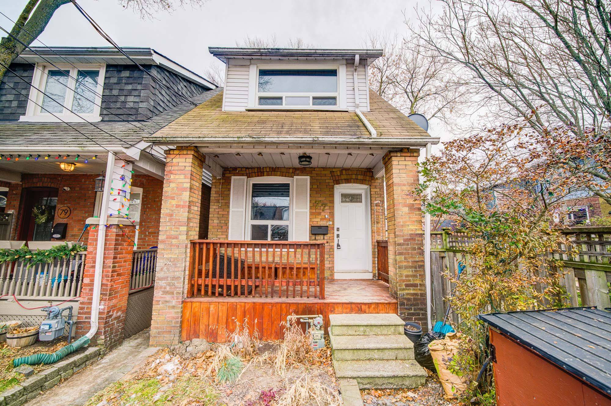 Toronto E02, ON M4C 1W1,Upper Level 77 Newmarket AVE #Upper